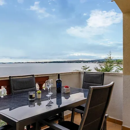 2 Bedroom Awesome In Appartement