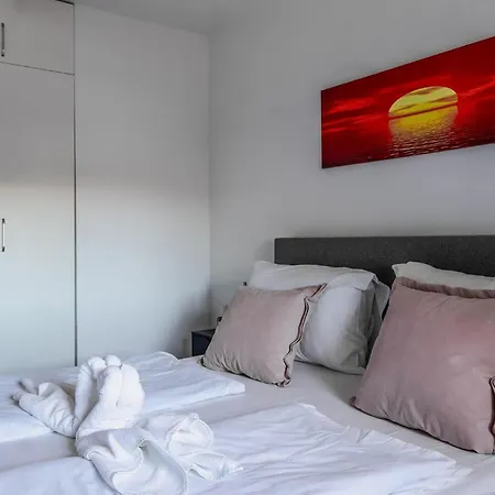 Appartement 2 Bedroom Awesome In *