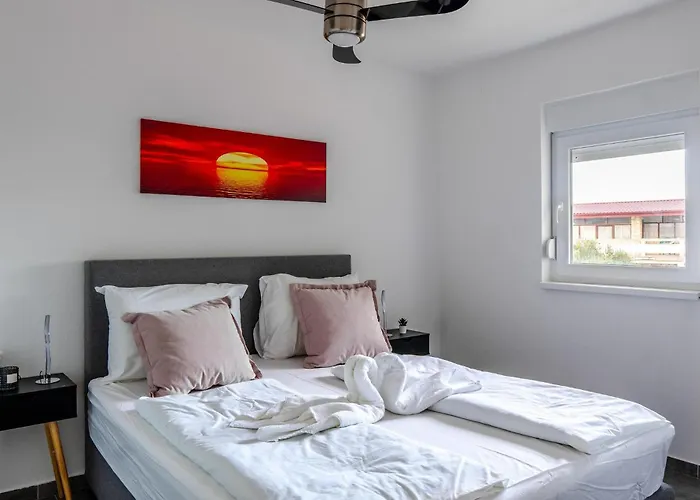 Pet Friendly In With House Sea View